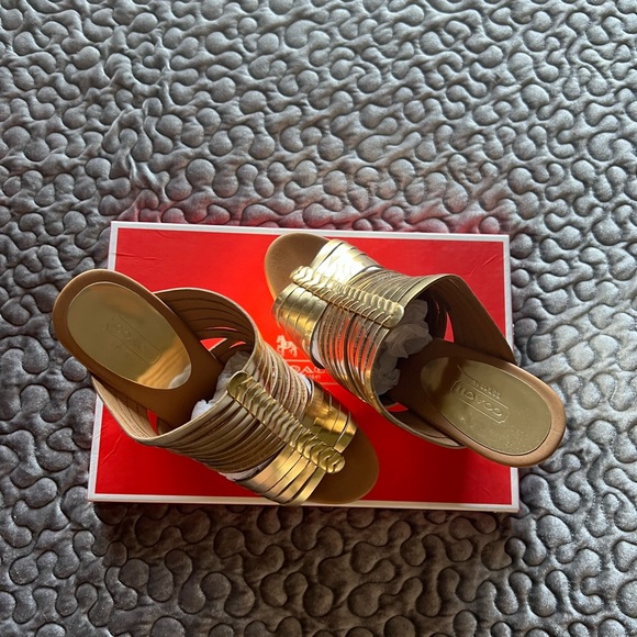 Coach Bristol Mirror Metallic - Gold - size 10 - worn twice, few scratches. - Picture 11 of 14